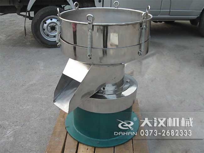 涂料振动筛由：框体，振动斗，出料口，振动电机底座等部件组成