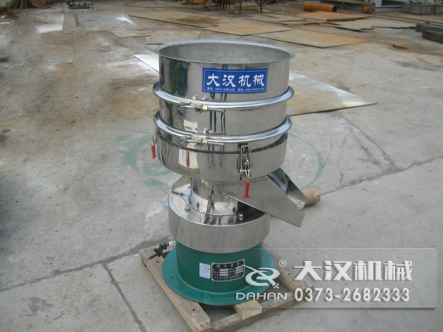 涂料过滤振动筛：利用振动电机的振动力带动物料在筛网上进行筛分，从而利用筛网孔径的大小不同，完成涂料的分级，除杂等筛分目的。