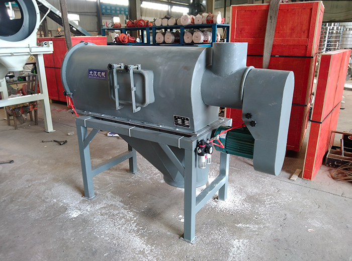 气流筛采用碳钢材质的外壳，卧式的筛网利用风力与物料的离心力对物料进行筛分。产量高，效果好。